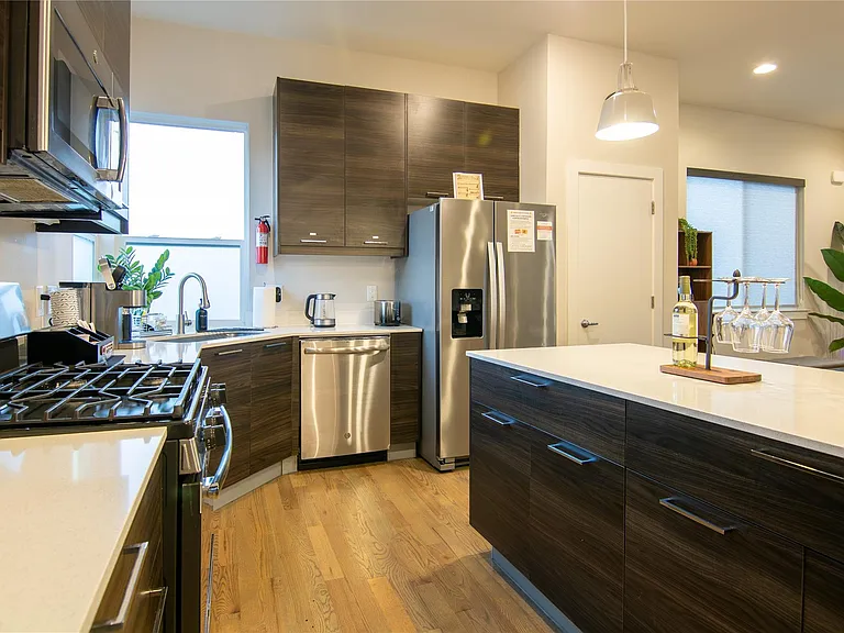 2306 Wipprecht St — Photo 13