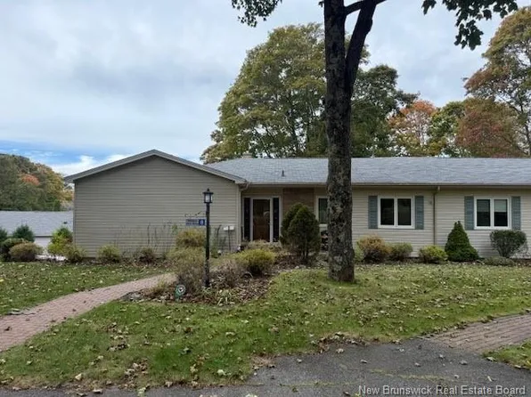 8 Troop St, Rothesay, NB E2E 0P2