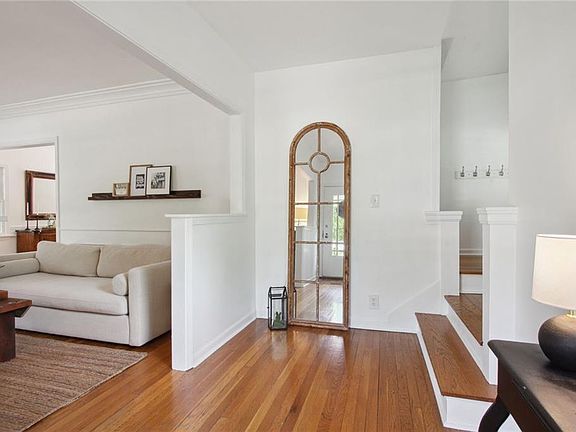 4th image of 633 W 61st St