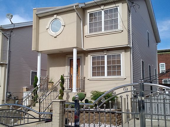 3rd image of 27 Bush Ave