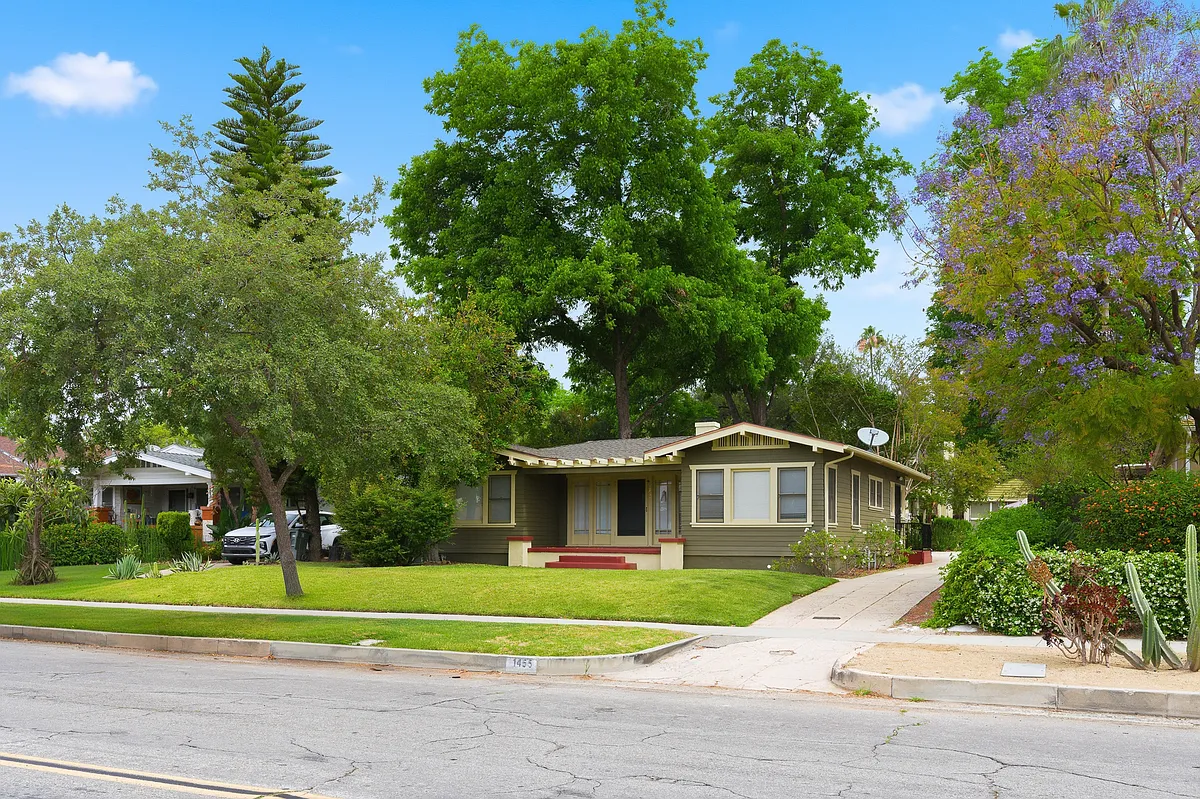 Building Photo - 1455 E Villa St