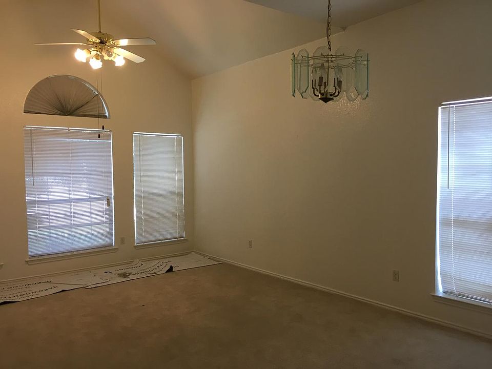 1st image of 828 W Colony Dr