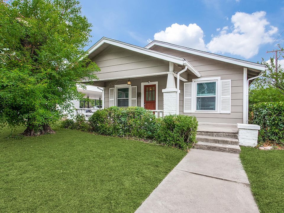 SUPER CLOSE!! This lovely cottage is only 1 block from campus in an area filled with students!