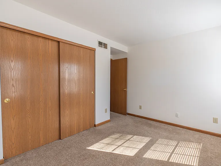 240 Richards Dr — Photo 36