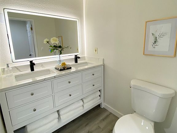 2nd image of 9302 Redmond Woodinville Rd NE #206