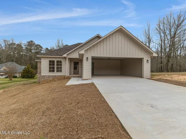 15 Briar Creek Cir, Laurel, MS 39440