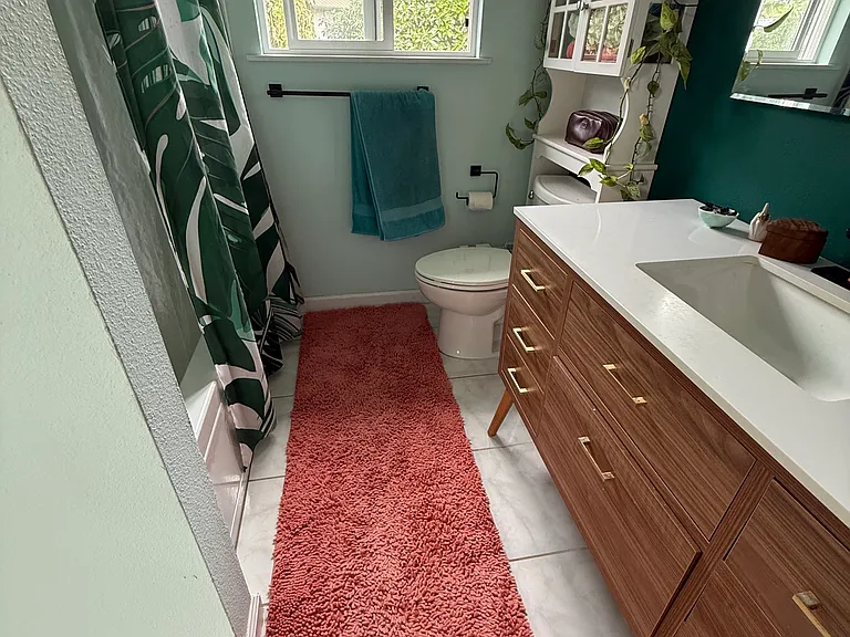 Deep tub for soaking.