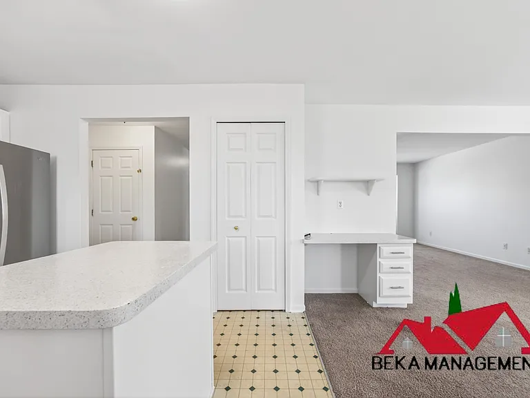 1100 Wildwood Ln — Photo 4
