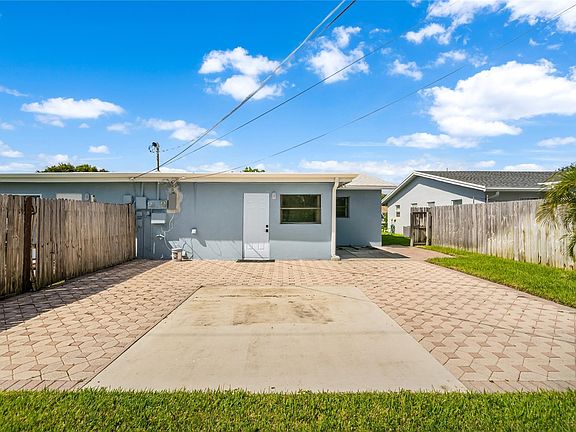 4th image of 216-218 NE 9th Avenue