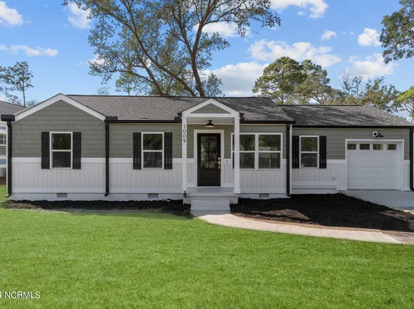 1009 E Moore Street, Southport, NC 28461