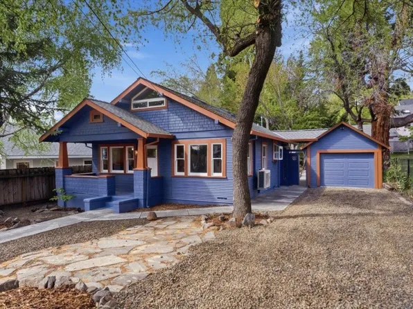 208 McCloud Ave, Mount Shasta, CA 96067