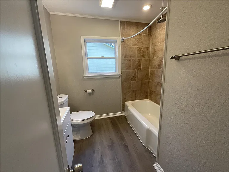 302 S 5th St — Photo 13