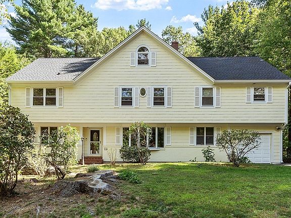 2nd image of 10 Hayden Ln