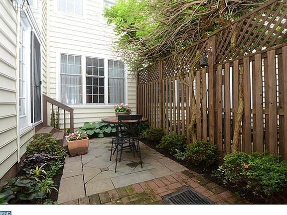 3rd image of 15 Fenwyck Cir