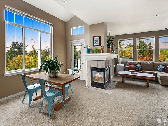 4th image of 1601 NE Katsura Street #101