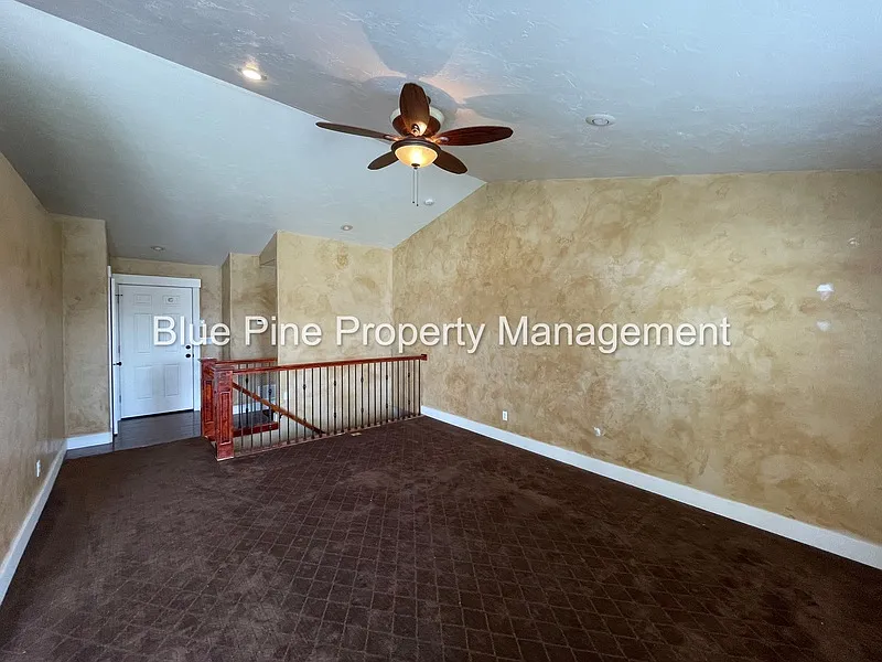 6 bed, 3.0 bath, 2703 sqft, $2,150 — Photo 4