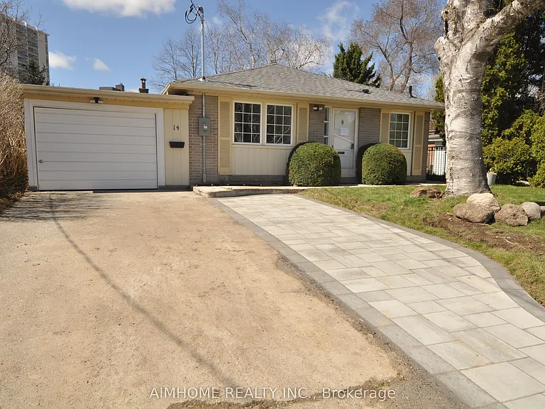 14 Dukinfield Cres #2 — Photo 1