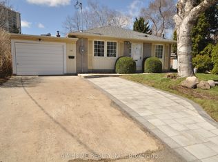 14 Dukinfield Cres #2, Toronto, ON M3A2S1