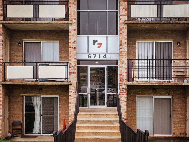 Building Entrance (RG)