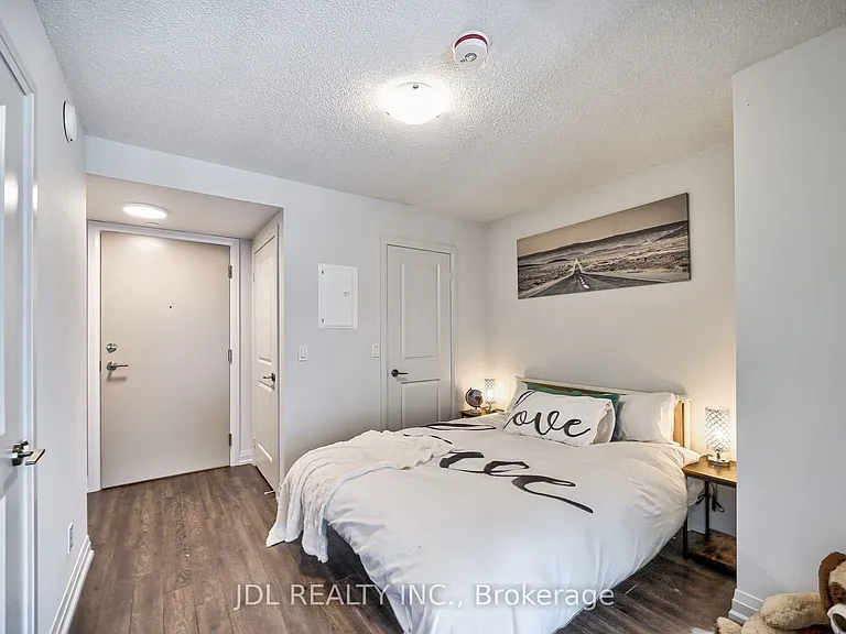 20 Meadowglen Pl #334 — Photo 9