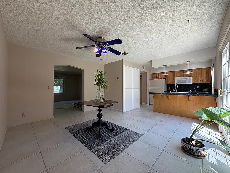 2223 Bridlewood Dr — Photo 6