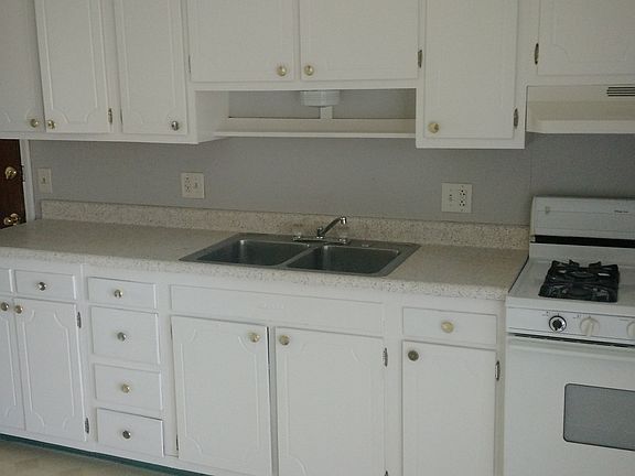 3rd image of 2964 Gardentown Dr SW