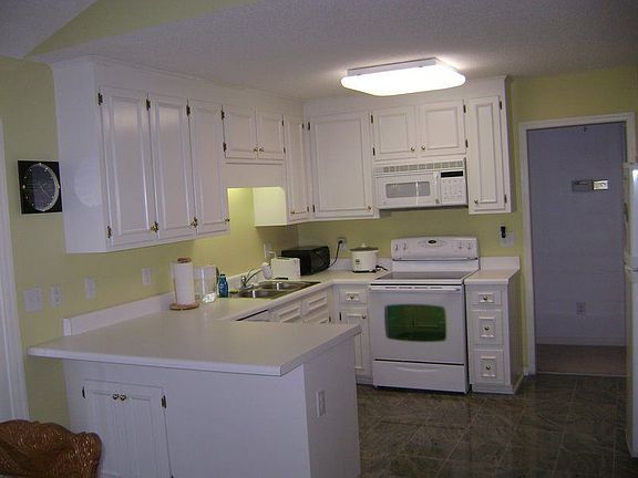 Kitchen with Brand new appliances and granite floor