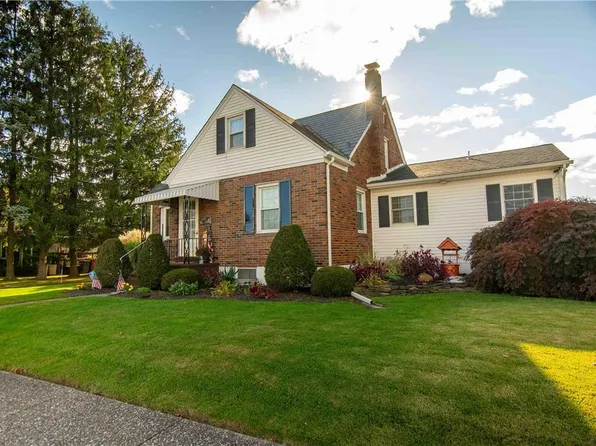 930 4th St, Whitehall, PA 18052