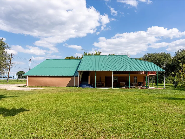 3245 W Highway 6 — Photo 3