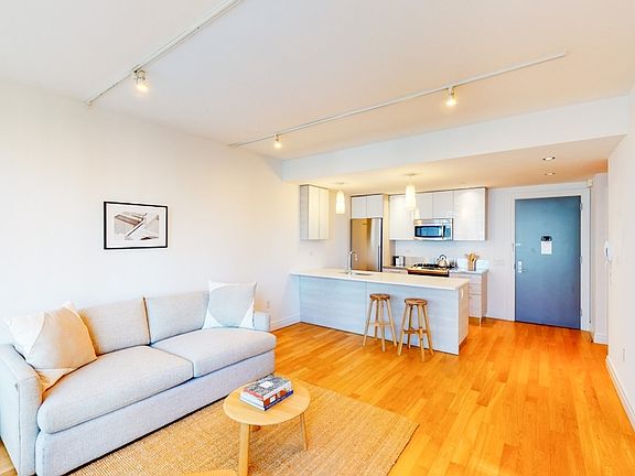 4th image of 550 W 54th St #957