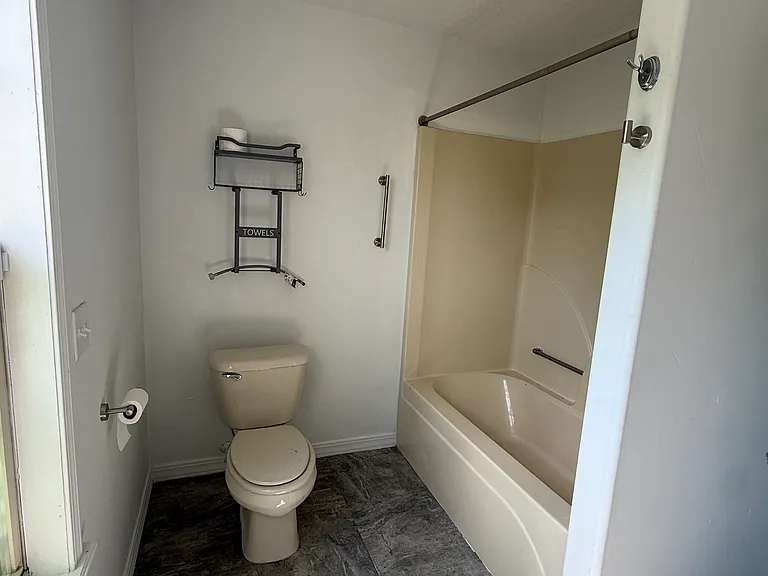 19 Oak Creek Cir — Photo 48