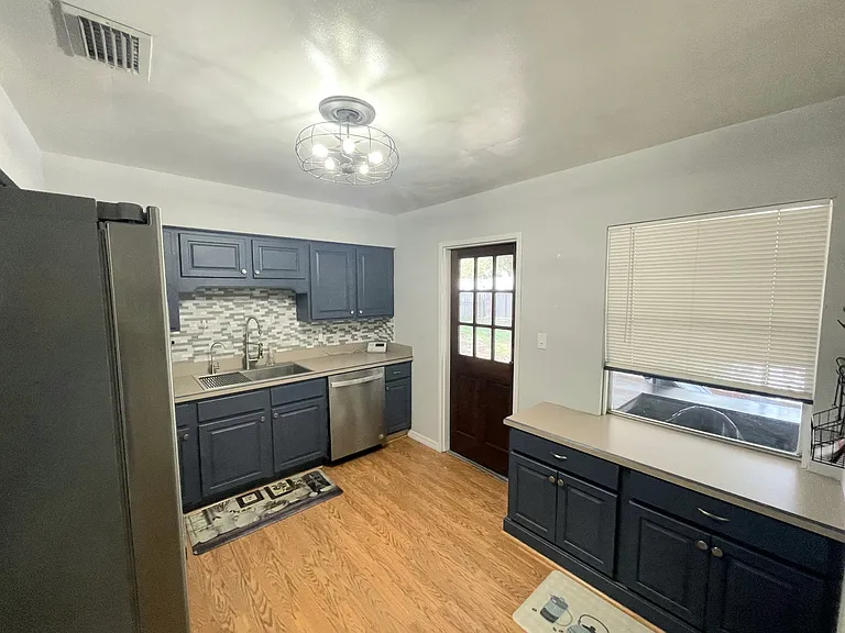 226 Palm Ave — Photo 4