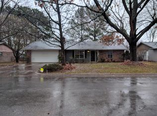 2324 S Clover Dr, Fayetteville, AR 72701
