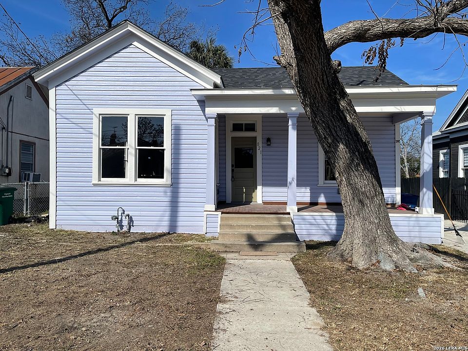 1st image of 821 Burleson St