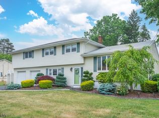 7 Long Acres Rd, Fairfield, NJ 07004