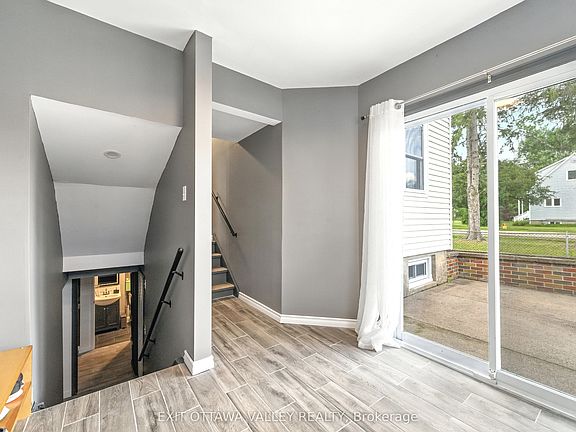 5th image of 49 Glendale Ave