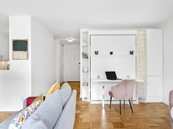 170 West End Avenue 6L image 3 of 7