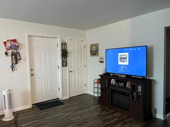 2570 W 63rd Ave APT 3E, Merrillville, IN 46410