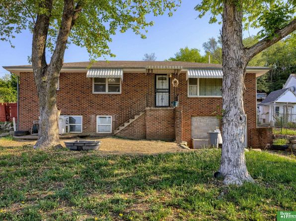102 E Eldora Ave, Weeping Water, NE 68463