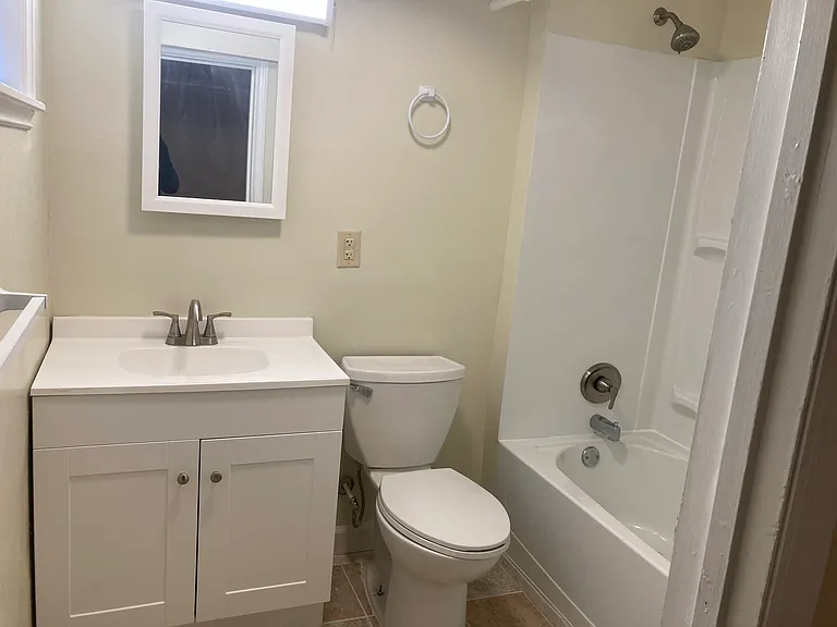 602 E Town St #13 — Photo 3