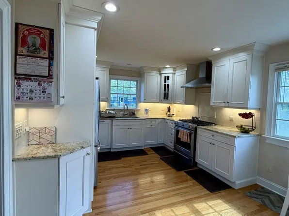 214 Rivercrest Dr, Piscataway, NJ 08854