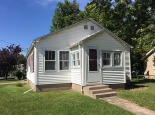 658 Division St, Charleston, IL 61920