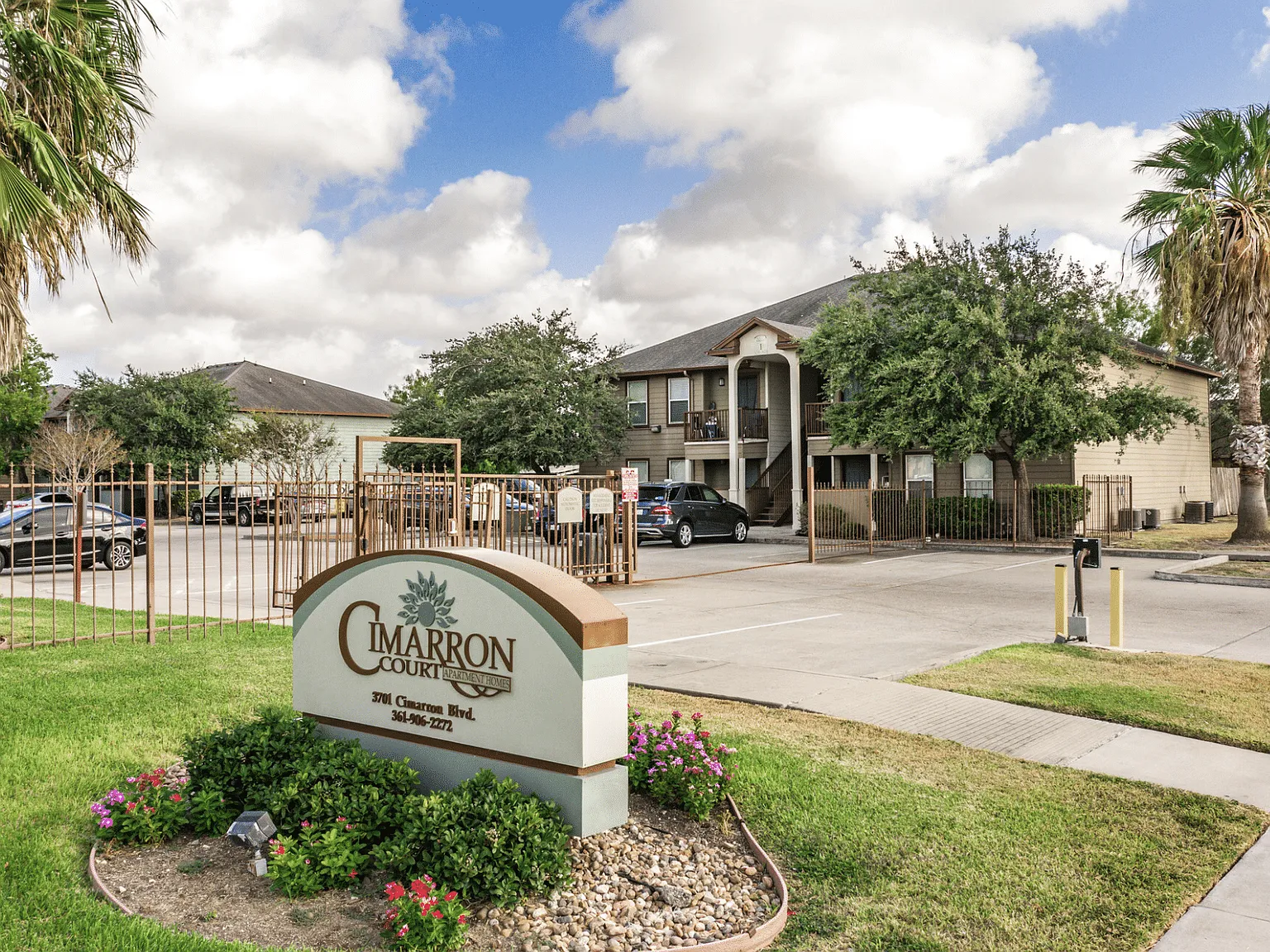 Cimarron Court Apartments — Photo 1