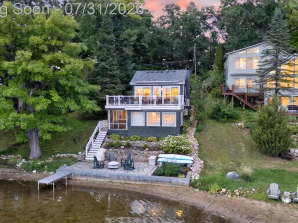 5138 Island Shore Dr, Pinckney, MI 48169