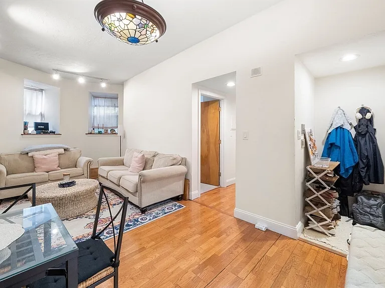 30 Peterborough St #H — Photo 3
