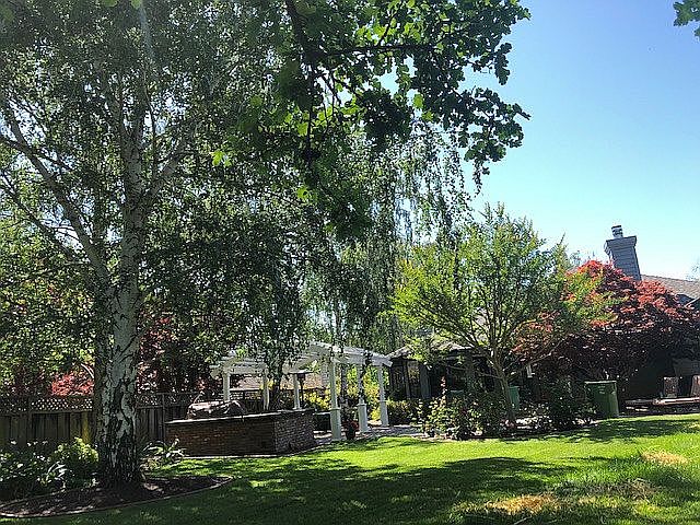 2nd image of 333 Canterbury Ct