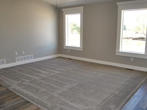4th image of 3251 N Florian Ave