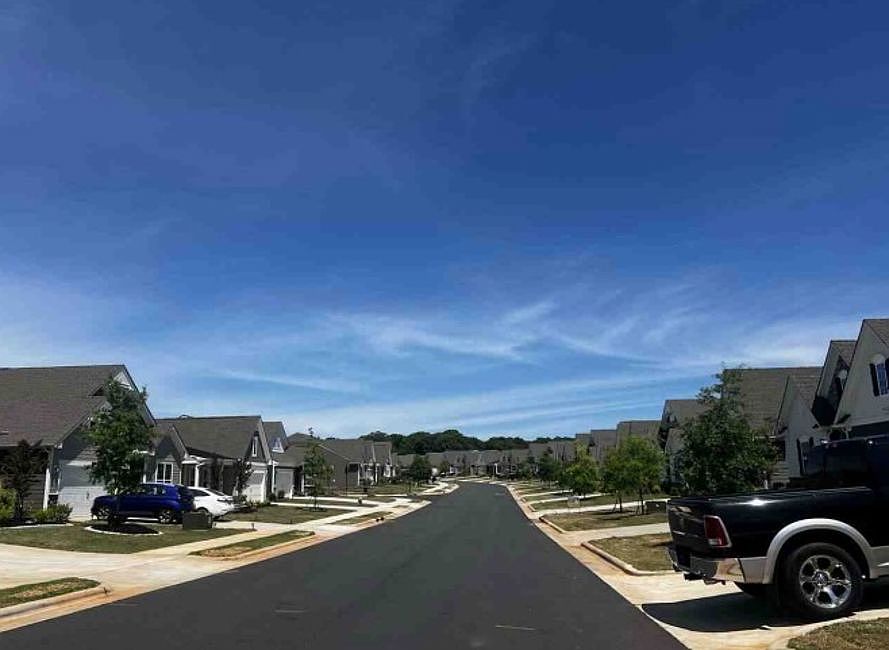 Exterior Neighborhood (street photo)