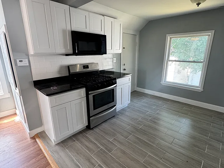 1461 Pleasant St #3 — Photo 1