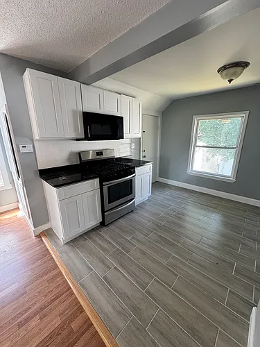1461 Pleasant St #3 Photo 1